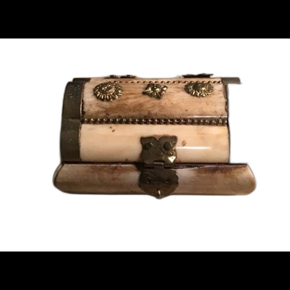 Vintage Faux Camel Bone Trinket Box With Brass Accents Lined With Red Velvet - Picture 1 of 5